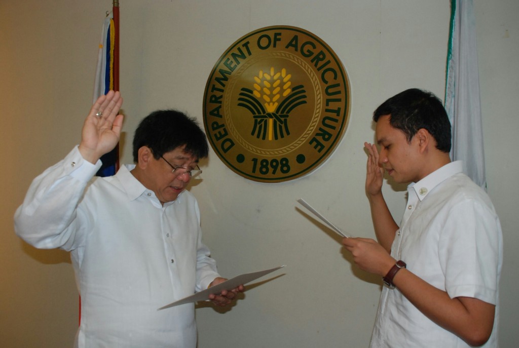 DA secretary Proceso J. Alcala administered the   oath of office to Shandy Hubilla last  November 21.