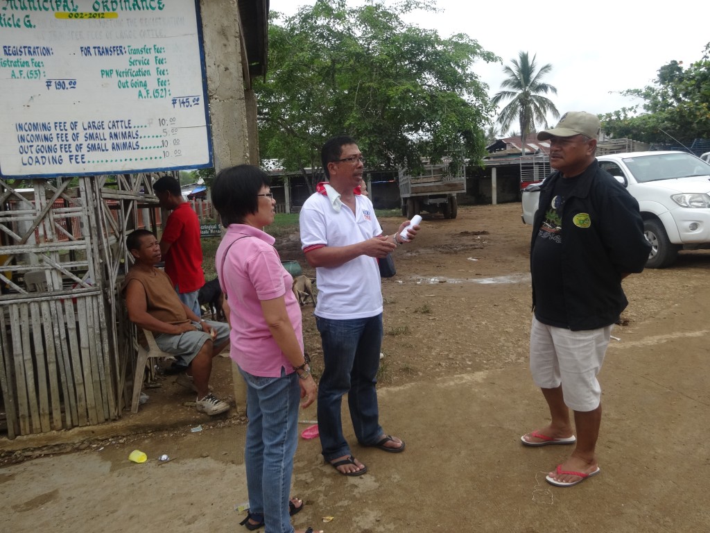   PRDP South Luzon Project Support Office (PSO) Consultant Ma. Jayd-da N. Mayoralgo and Planning Specialist Felipe D. Vargas gather data from Livestock Inspector Melchor Dipad at the Livestock “Oksyon” Market in Brgy. Del Carmen, Uson, Masbate on June 18, 2015. 