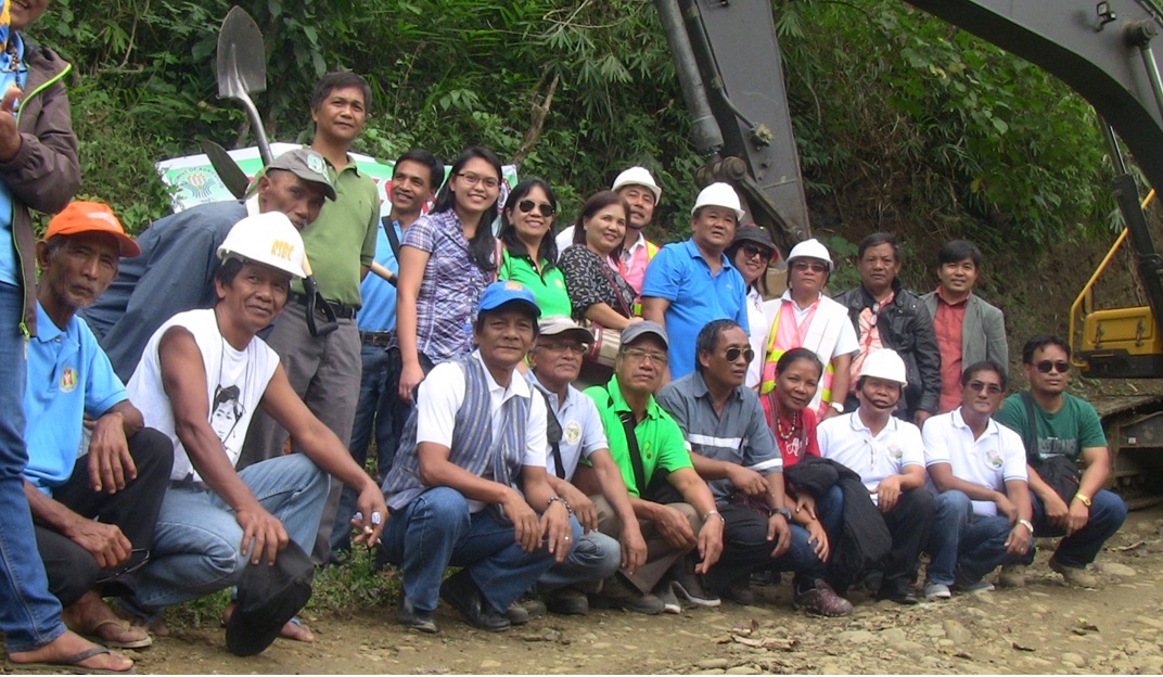 Groundbreaking. Ms. Josie Beray, Head of the I-REAP Component joins the groundbreaking ceremony for the Improvement of Banneng-Gombowoy Farm-To-Market Road led by Kalinga Governor Jocel Baac with Provincial Agriculturist Domingo Bakilan and staff, Provincial Legal Officer Atty. Kristian Wandag, the Provincial engineering Office staff and some local government officials of Tanudan and some beneficiaries.