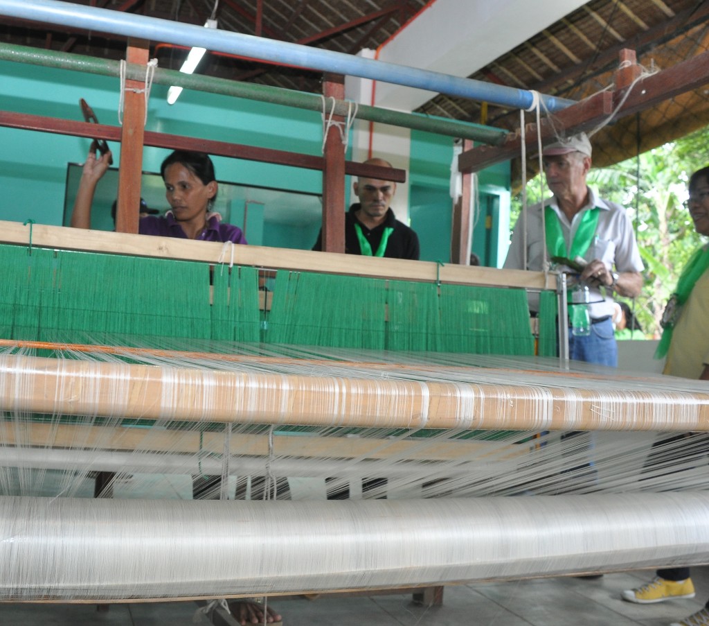 (2nd from L-R) WB Finance Consultant Tomas Sta. Maria, WB I-PLAN Consultant Douglas Forno and WB Economist Luningning Bondoc look on as an LPMPC member weaves piña cloth, one of the Cooperative’s products made from pineapple fiber. (Photo Credit: Hermito Antonio T. Privaldos) 