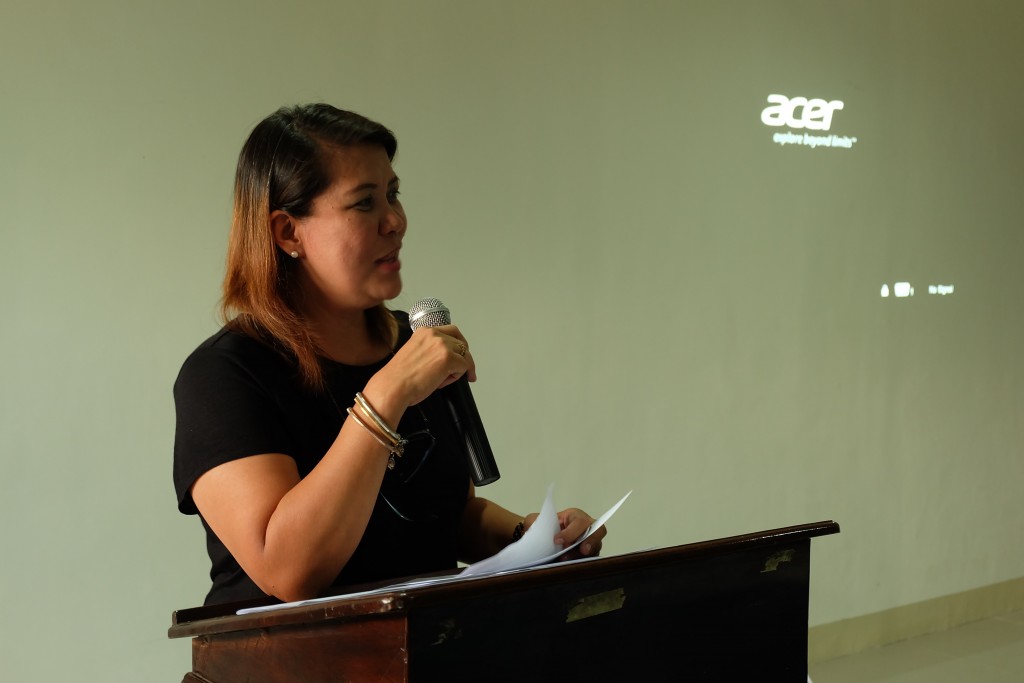 Hon. Vicenta Aguilar, outgoing mayor of Agdangan, Quezon, delivered a message during the presentation of their proposals. GEF-assisted projects for the town are fish sanctuary rehabilitation and seaweed production enterprise.