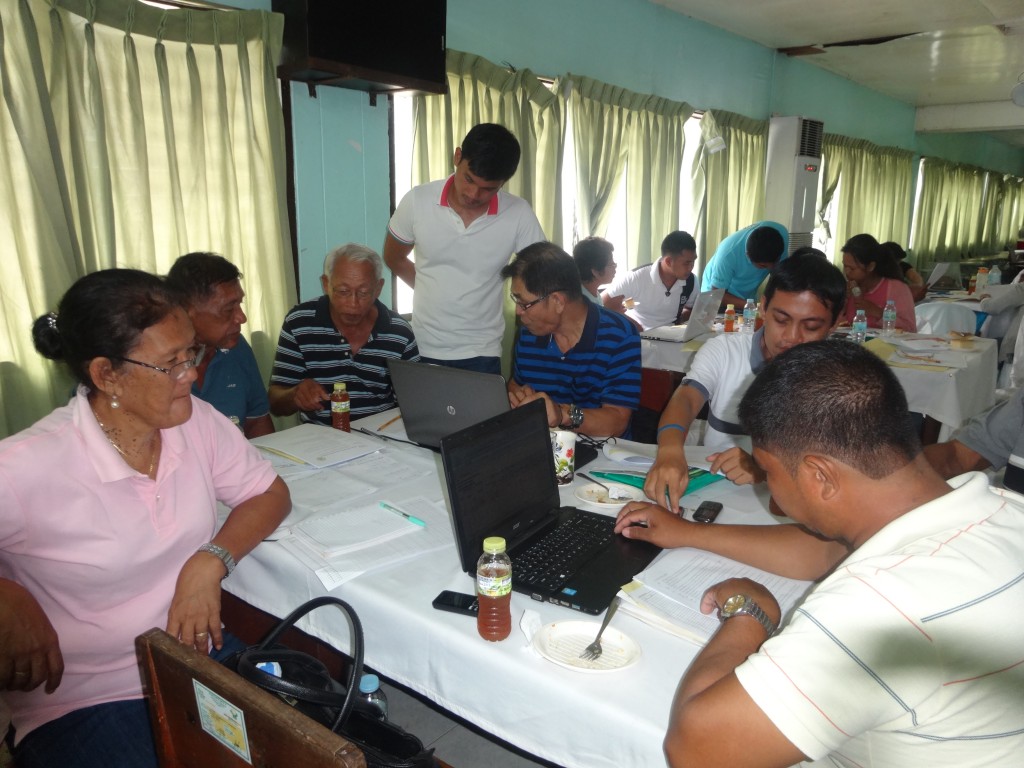 The Proponent Groups (PGs) of Catanduanes and Masbate doing their workshop on Internal Control Systems with the help of the I-REAP team.