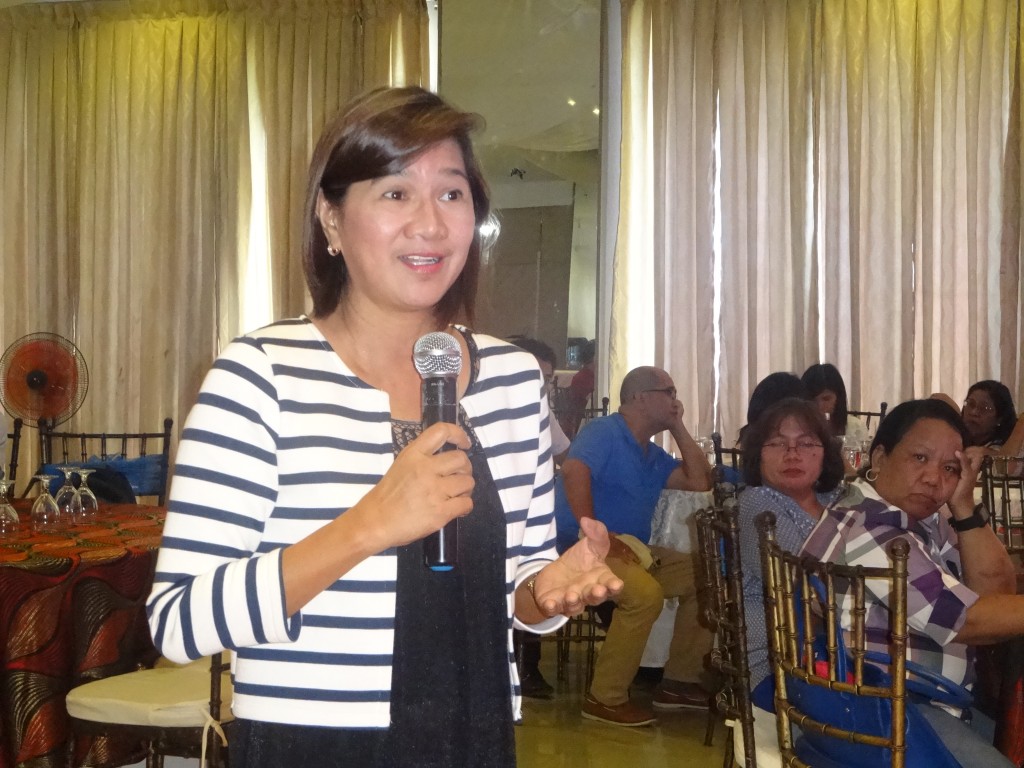 Albay OIC-Provincial Agriculturist Cheryll Rebeta announces that she will conduct a separate meeting with municipal agriculture officers to discuss possible funding assistance that the PLGU can give to MLGUs that will propose PRDP sub-projects that are provincewide in scope. (Photo by Annielyn L. Baleza, DA-PRDP RPCO V InfoACE Unit)