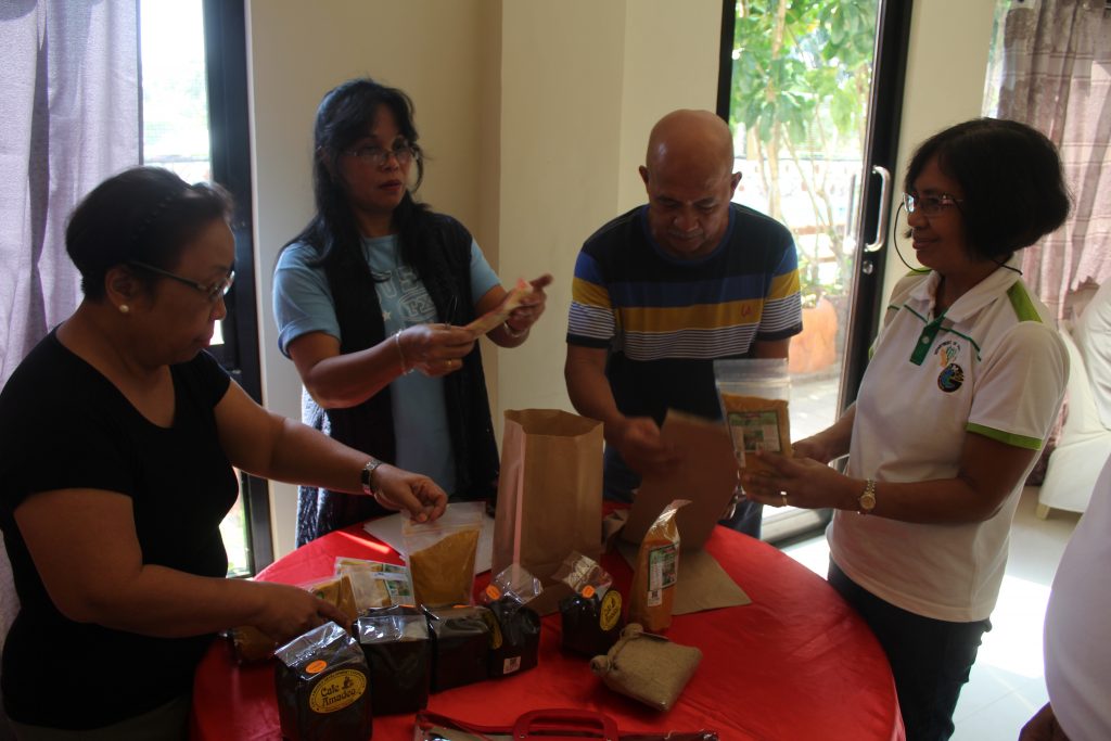 The lone proponent group from Cavite brought product sample coffee for the participants to taste.