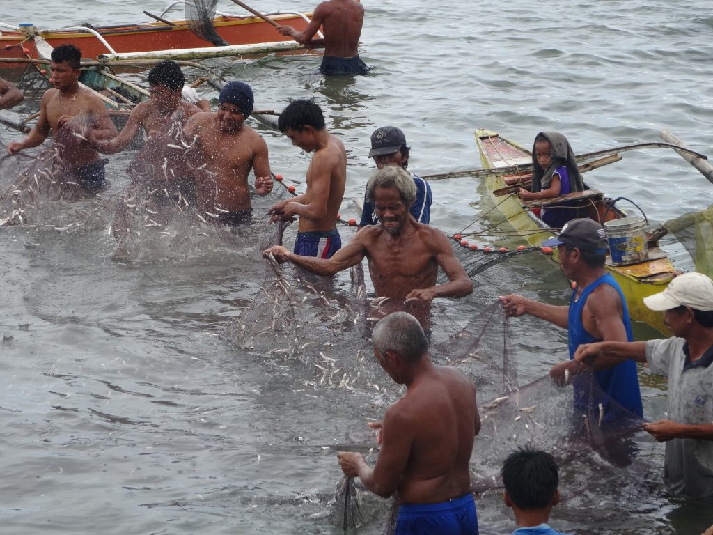 Fisherfolk in Butag, Bulan, Sorsogon are among the prospective beneficiaries of the Rehabilitation of the Butag Bay Fish Sanctuary and Marine Reserve in Butag, Bulan, Sorsogon as the proposed PRDP-GEF interventions in the area targets a 10 percent increase in fish biomass.  (Photo by Annielyn L. Baleza, DA-PRDP RPCO V InfoACE Unit) 