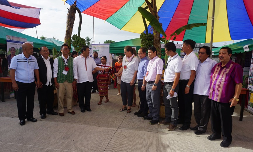 Led by World Bank task team leader Frauke Jungbluth (7th from right) and Kalinga Governor Jocel C. Baac (4th from left), unties the ribbon to formally open the exhibit and market encounter during the 3rd World Bank Implementation Support Mission for Luzon A Cluster to the Department of Agriculture-led Philippine Rural Development Project (DA-PRDP) held at Tabuk City, Kalinga on November 14, 2016. In photo are (l-r) Kalinga Vice Governor James Edubba, DA-RFO-2 RTD Orlando Lorenzana, DA-RFO-CAR Regional Executive Director  and PRDP RPCO-CAR Project Director Lorenzo M. Caranguian, Kalinga Governor Jocel C. Baac, WB task team leader Frauke Jungbluth, PRDP PSO Luzon A Project Director Andrew Villacorta, PRDP NPCO Assistant to the DPD Engr. Cirilo N. Namoc, RPCO-CAR Deputy Project Director & DA-RFO-CAR RTD Danilo P. Daguio, DA-RFO-3 ARD Crispulo G. Bautista, Jr., Kalinga PPMIU Head Engr. Domingo Bakilan and DA Consultant for Luzon A Raffy Panagan (Photo by MZabala, Caption by ETaquio).